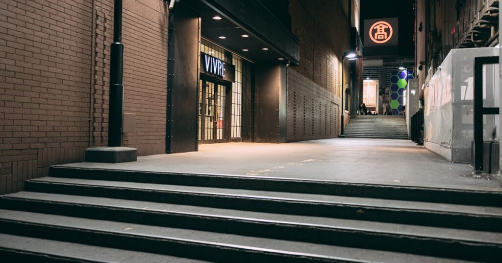 横浜ビブ横通路_1200_630