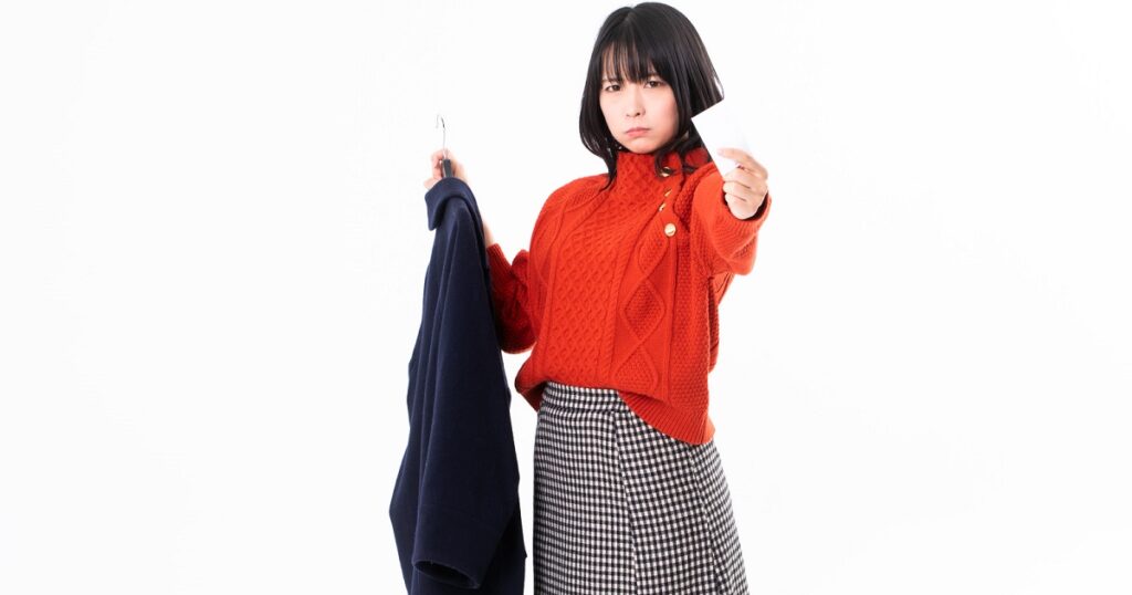 ポケットに入っていたレシート見せて浮気を問いただす女子_1200_630