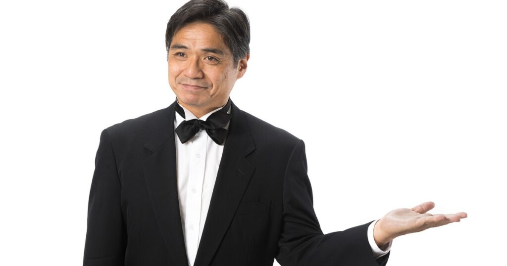 笑顔で案内する支配人_1200_630