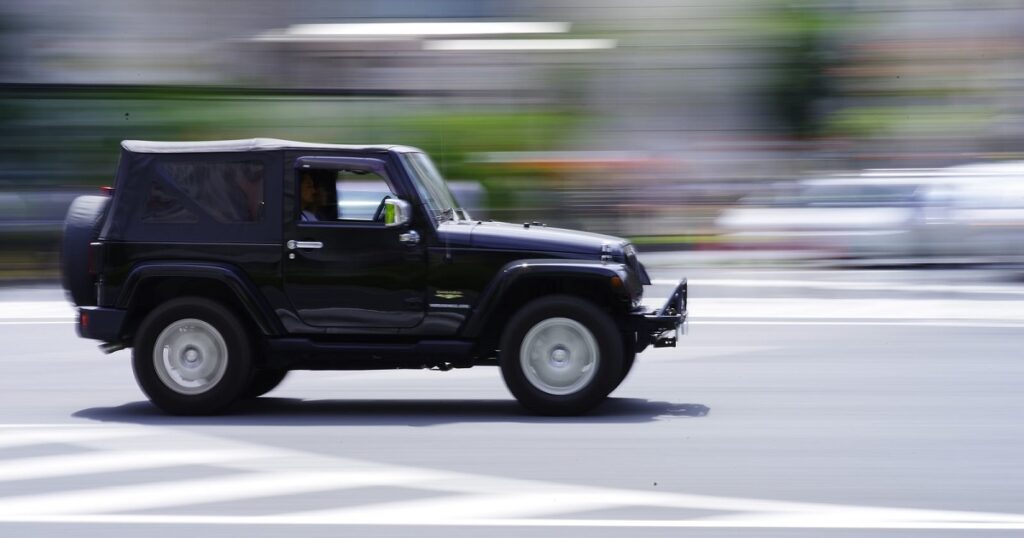 走行中の車（流し撮り）_1200_630